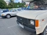 Na parkingu